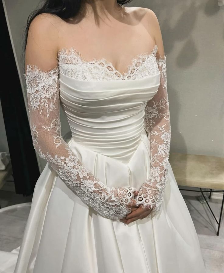 Ivory A-line Wedding Dresses Pleated Lace Bridal HZ0307